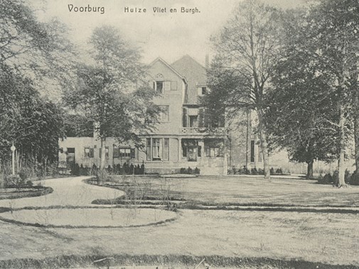 oude foto (1912) van villa met voortuin