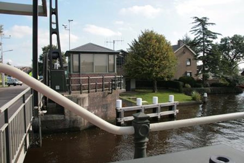 Leeg brugwachtershuisje op de Kattebrug in Ter Aar (Foto Lotti Hesper) 