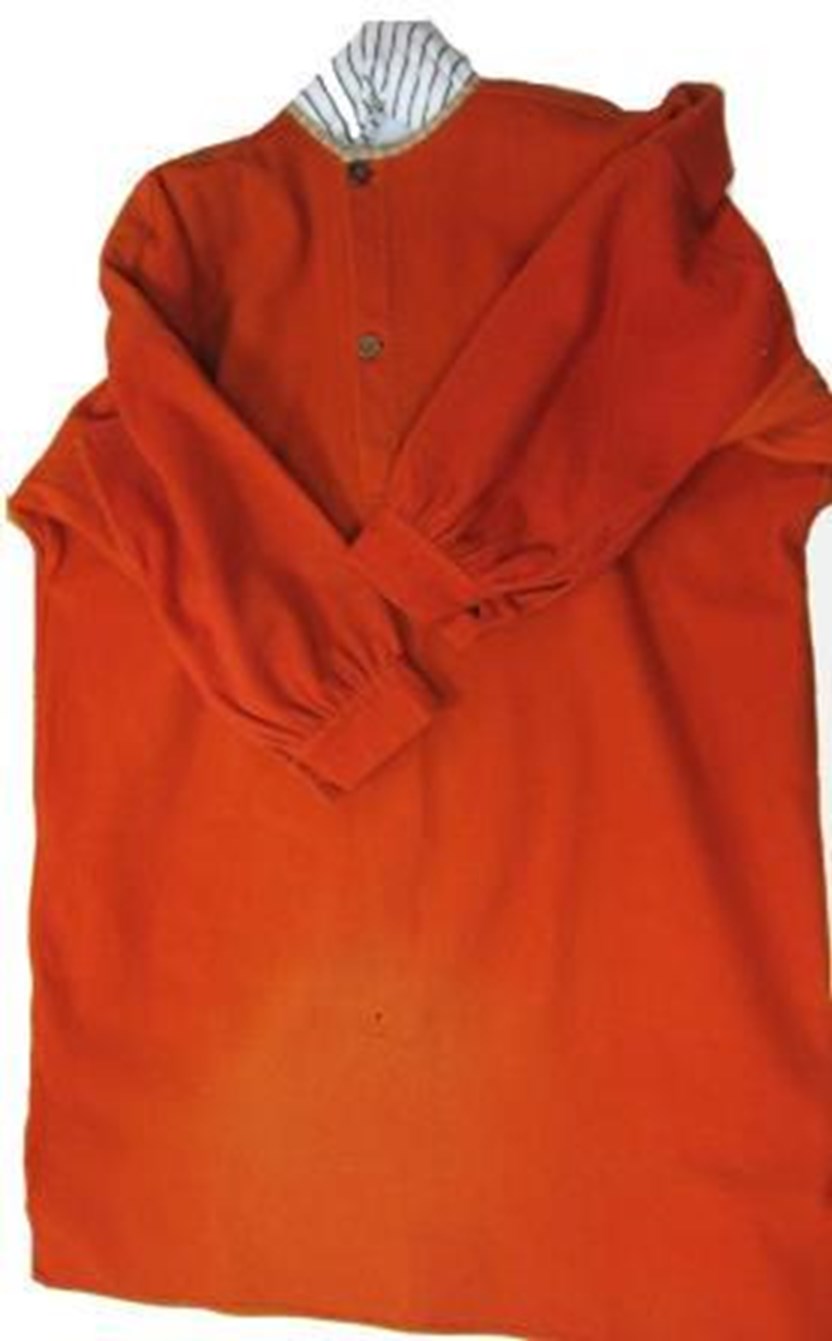 Hemd geverfd met meekrap (Collectie Katwijks Museum)