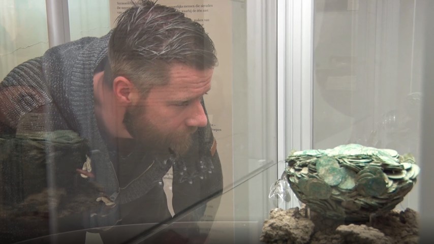 YouTube-video over de vondst van een muntenschat op Dirksland