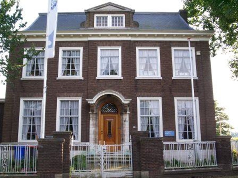 In de directeursvilla van Adriaan Volker is nu het Nationaal Baggermuseum gevestigd.