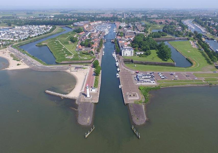 Hellevoetsluis van bovenaf