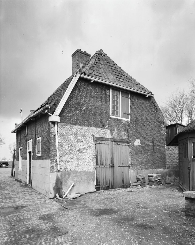 Zomerhuis bij boerderij in Schipluiden, 1971 (Foto: G.J. Drukker, Rijksdienst voor het Cultureel Erfgoed / CC 3.0)