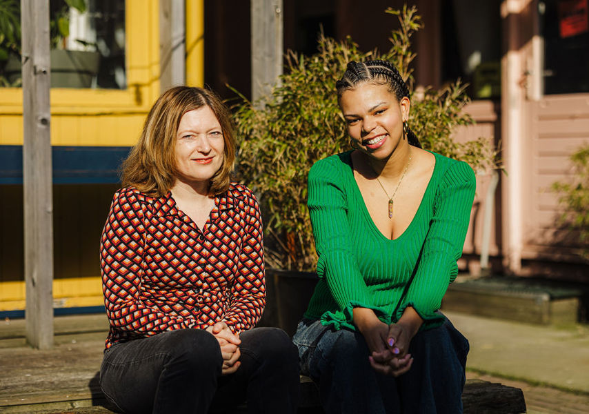 Onderzoeksjournalist en dialectonderzoeker Mathilde Jansen en actrice Charlene Sancho (foto: Florentien van der Marck)