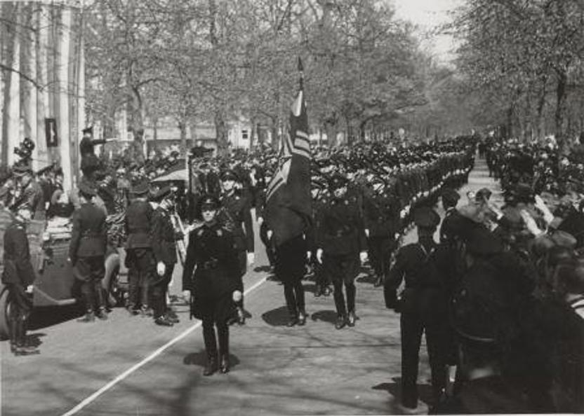 Defilé ter gelegenheid van de verjaardag van Anton Mussert. Utrecht, 1941 (Fotodienst NSB / Collectie Rijksmuseum)