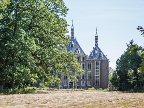 Achterzijde van Kasteel Duivenvoorde in Voorschoten