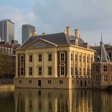 Foto van de buitenkant van museum Het Mauritshuis in Den Haag