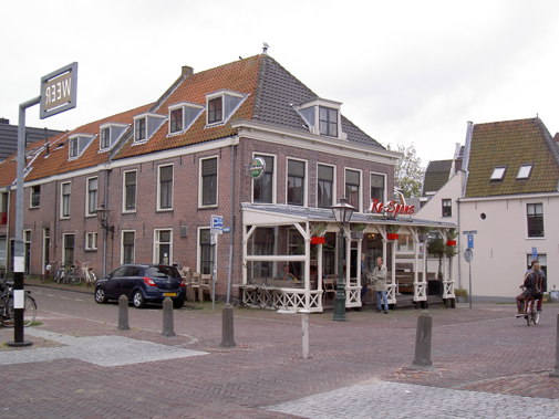 Café Re-Spons is een oude herberg aan de vertrekhaven van de trekschuit naar Haarlem (Foto Marca Bultink)