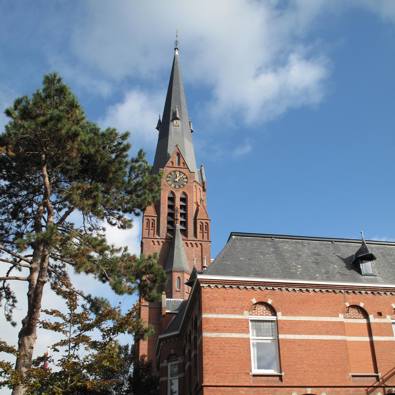 Rode bakstenen kerk