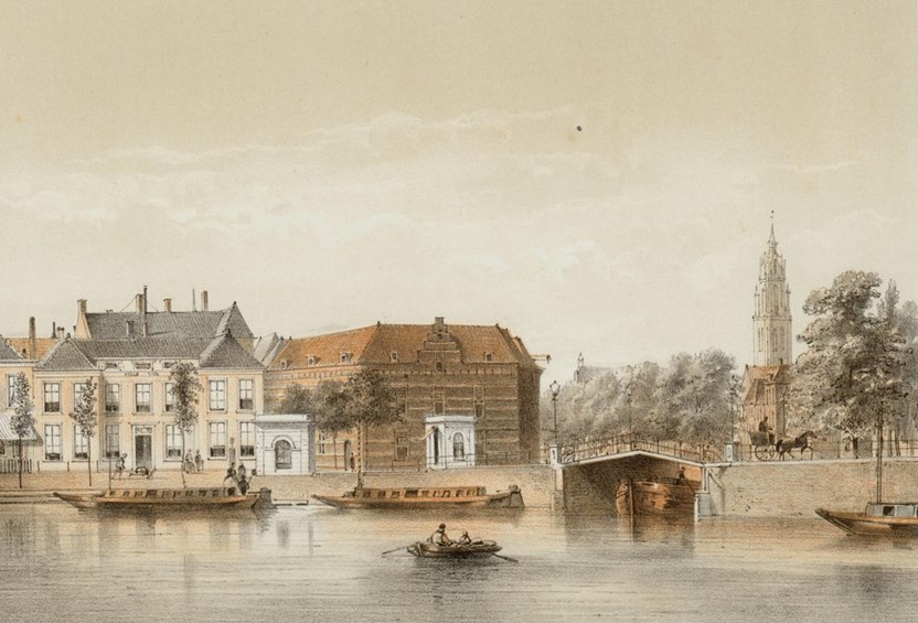 Gezicht op de Zuidwal met twee trekschuiten voor hotel Belleveue. Geheel rechts is een derde trekschuit te zien. Chromolithografie Christiaan Bos, circa 1860 (Archief Delft). 
