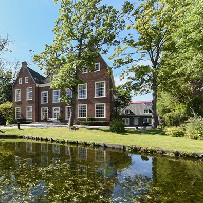 Het tegenwoordige kasteel De Binckhorst, gezien vanaf de Haagse Binckhorstlaan.