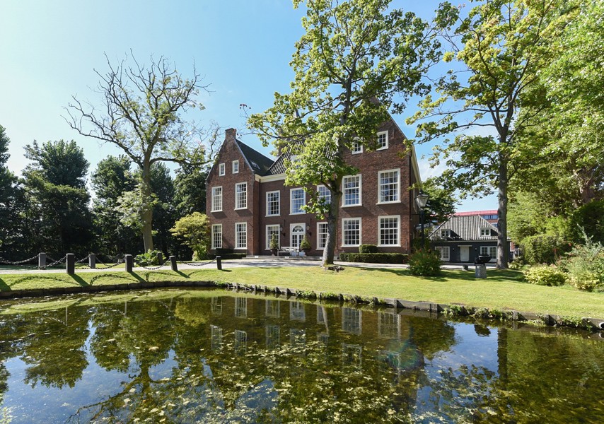 Het tegenwoordige kasteel De Binckhorst, gezien vanaf de Haagse Binckhorstlaan.